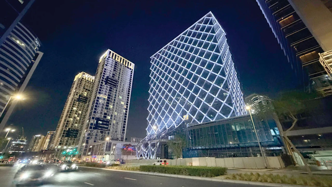 قفزة تاريخية.. صفقات العقارات التجارية في دبي تسجل نمواً بنسبة 61.2% بمبالغ ضخمة